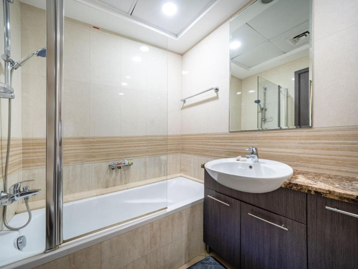 Luxury 2 Bed With Private Bar And Full Marina View Apartment *