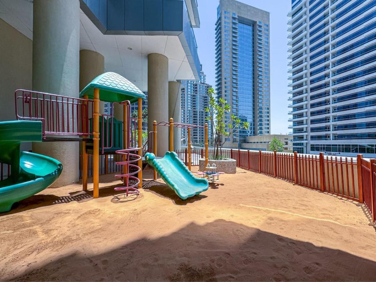 Luxury 2 Bed With Private Bar And Full Marina View Apartment